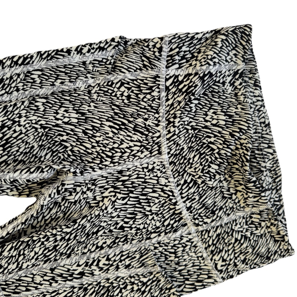 Athleta Ultimate Stash Textured 7/8 tight - Picture 7 of 8